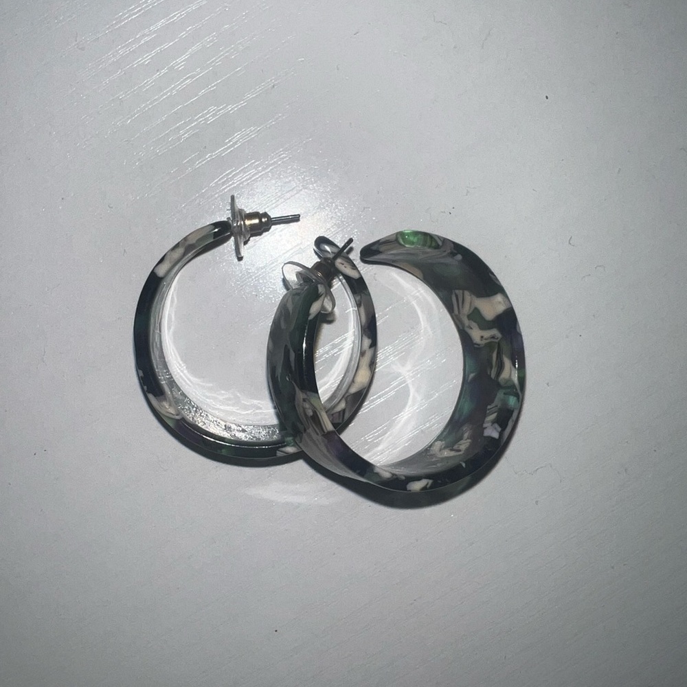 Green and white marble hoops